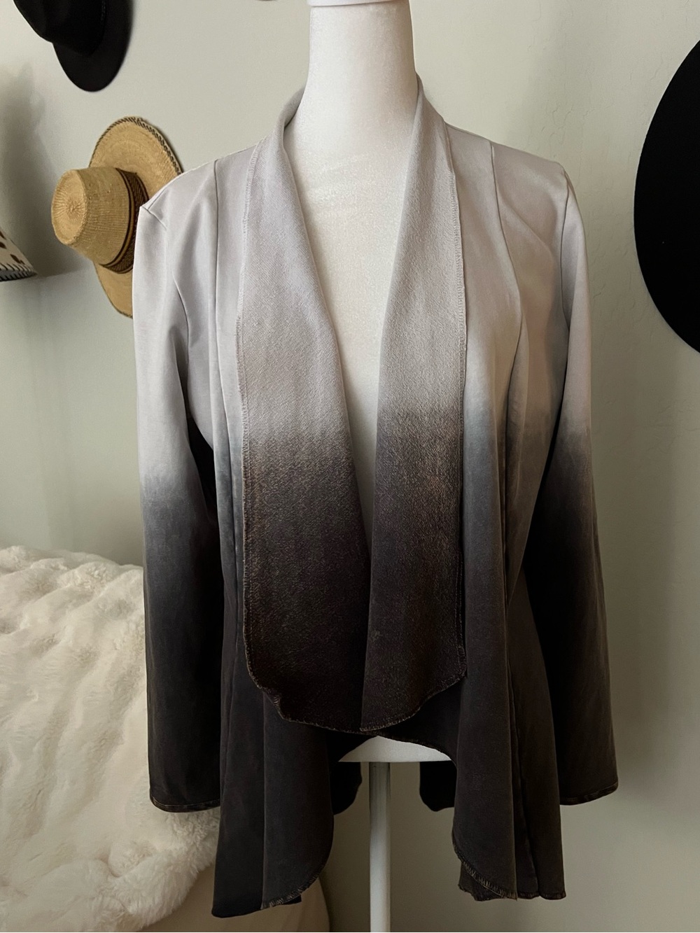 Testimony Los Angeles (Made in U.S.A.)
 Open-front draped Ombré Jacket Sz M